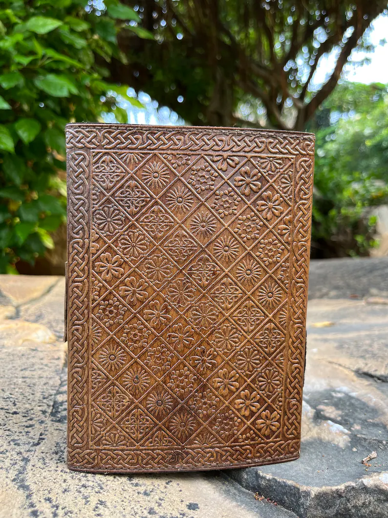 Artisan-Crafted 7 Stone Wanderlust Chronicle Leather Journal